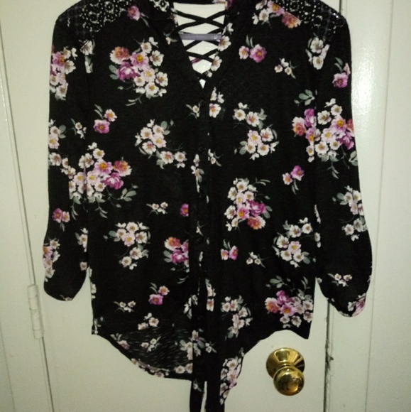 No Boundaries Tops - Womens size large top nwot